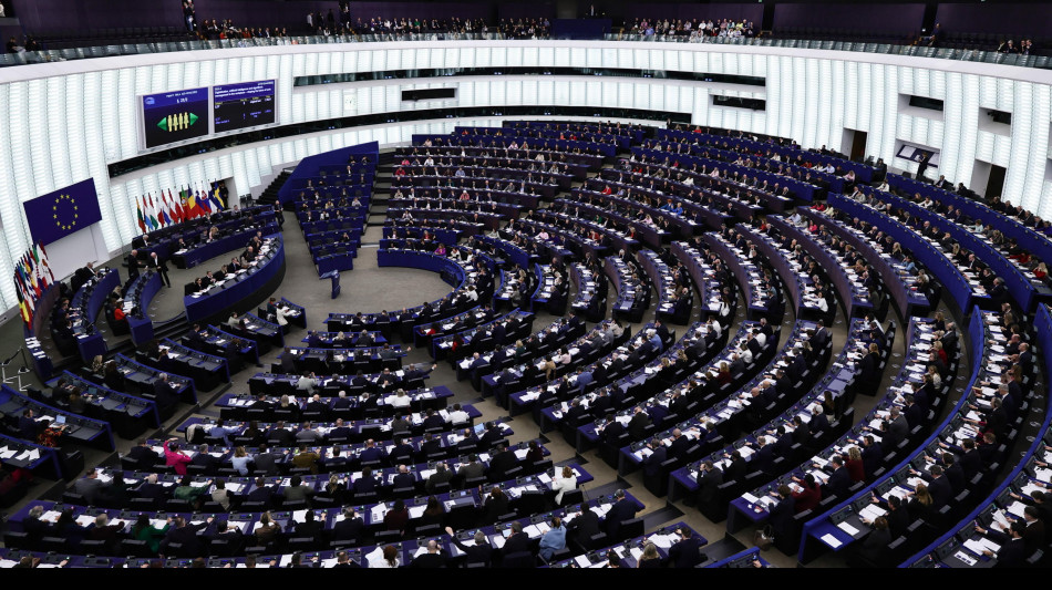 Tre grandi partiti Ue chiedono lo stop all'accordo sui dazi con Usa