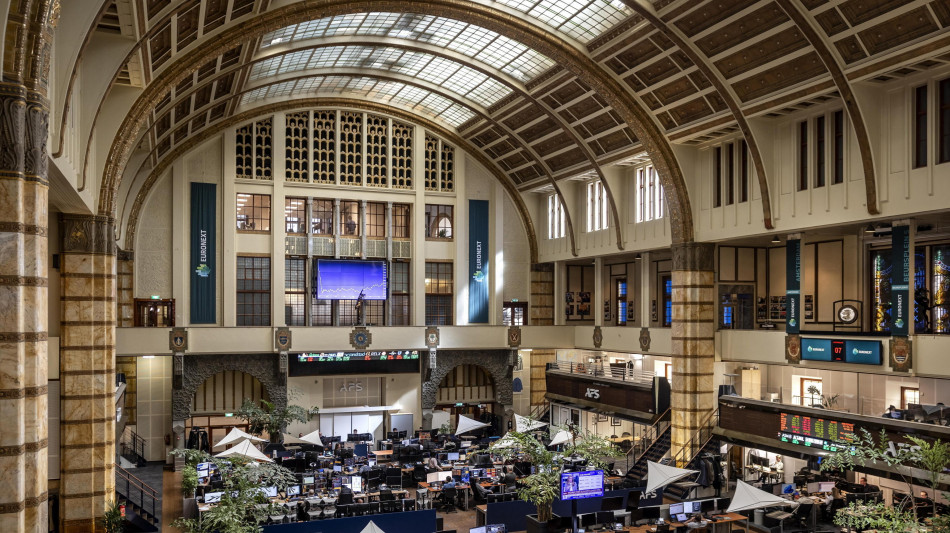 Borsa: l'Europa migliora, future contrastati, Milano invariata