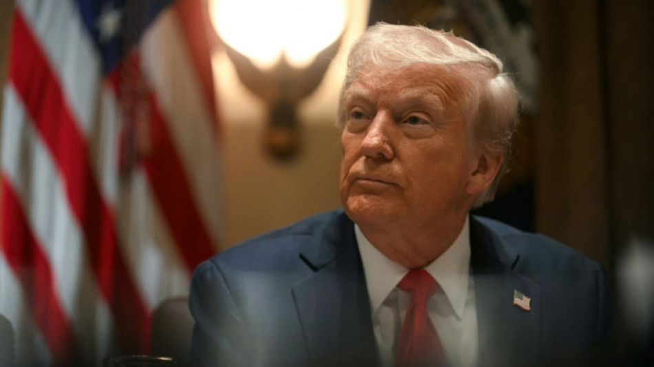Trump aplicar&aacute; aranceles a Canad&aacute; y M&eacute;xico en marzo y un 10% adicional a China