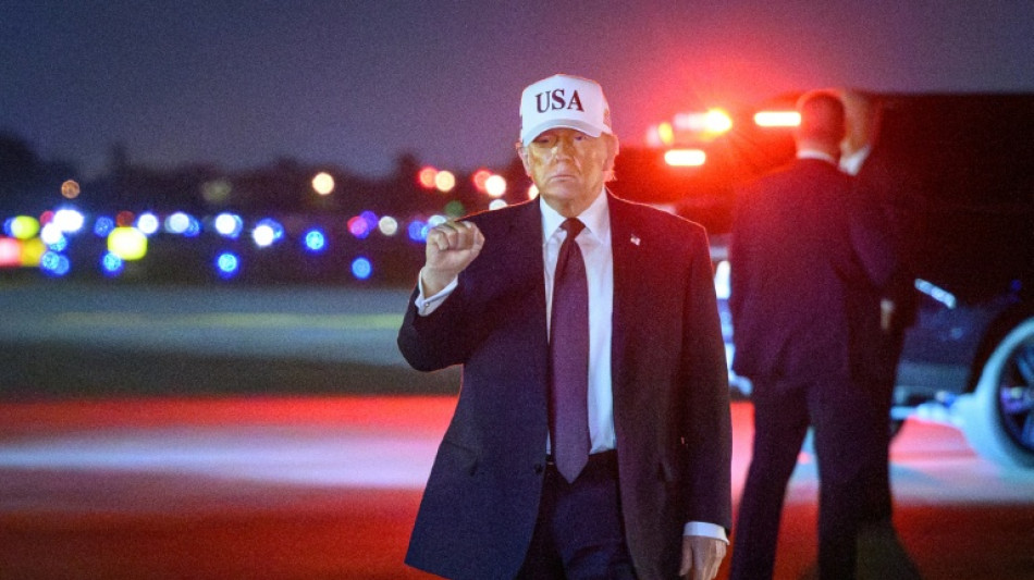 Trump se d&eacute;juge et appelle au soul&egrave;vement populaire en Iran