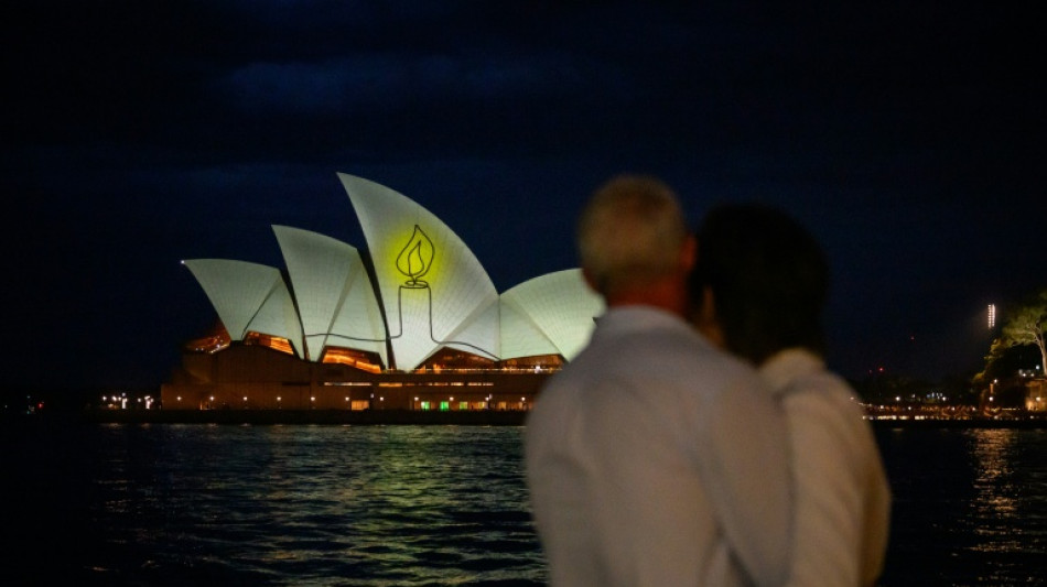 Kerzen und Schweigeminute: Australien gedenkt der Opfer des Anschlags vom Bondi Beach
