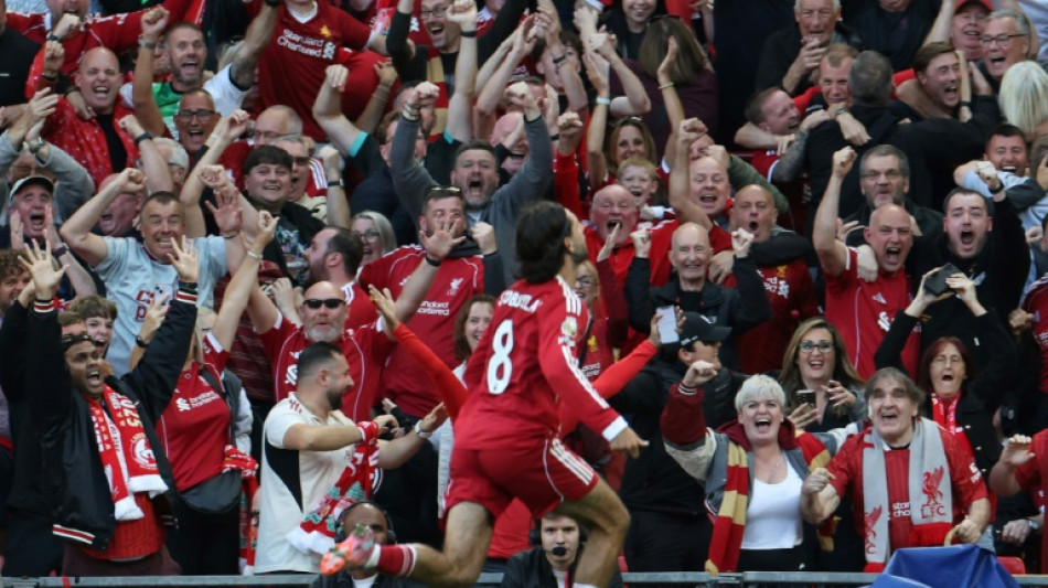 Liverpool vence Arsenal e se isola na lideran&ccedil;a do Ingl&ecirc;s; City perde 2&ordf; seguida