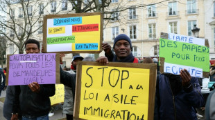 La oposici&oacute;n asesta un rev&eacute;s a la reforma migratoria de Macron en Francia