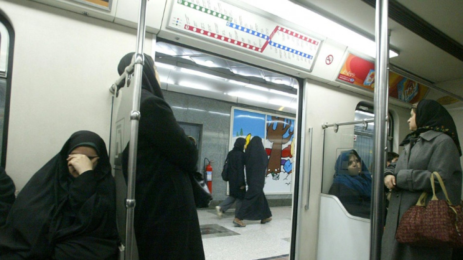 Versto&szlig; gegen Kopftuchpflicht: Iranerin zu 74 Peitschenhieben verurteilt