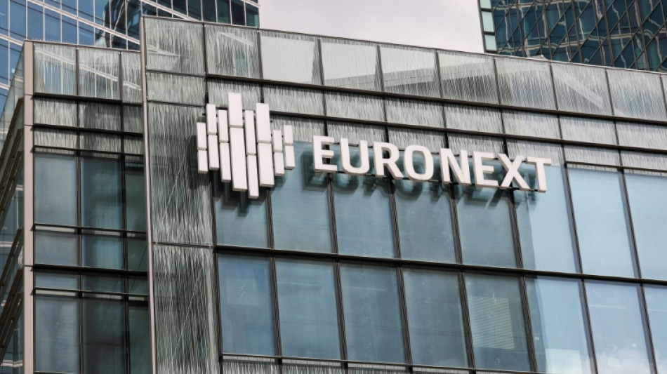 La Bourse de Paris termine en l&eacute;ger recul, malgr&eacute; un record en s&eacute;ance