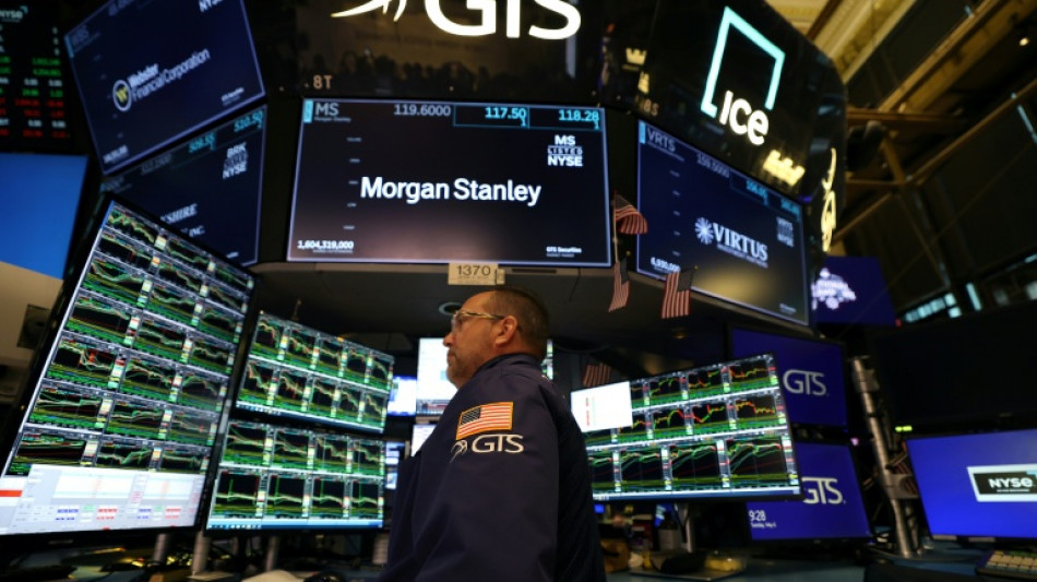 Wall Street ouvre en fanfare apr&egrave;s les annonces de Washington et P&eacute;kin