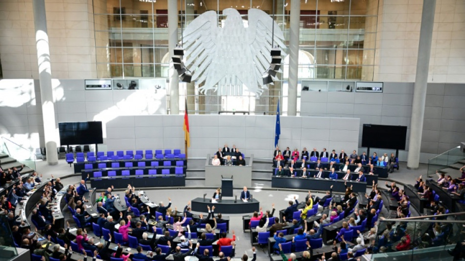 Bundestag befasst sich mit mehr Barrierefreiheit f&uuml;r Behinderte und Gremienwahl