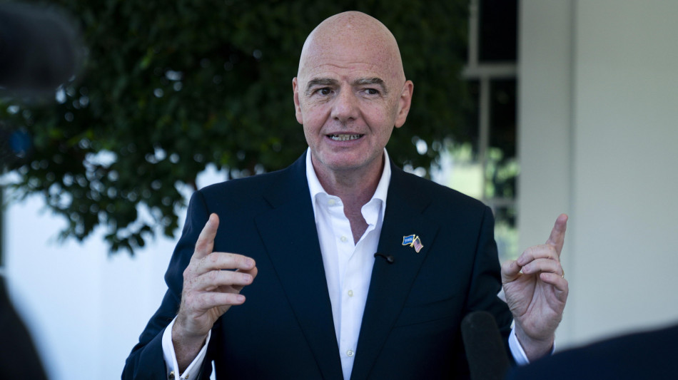 Infantino festeggia Totti're di Roma, hai esteso confini calcio'