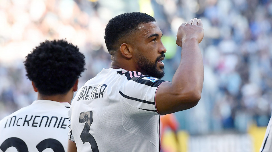 Serie A: la Juventus batte 2-0 il Genoa e torna a -1 dalla Champions