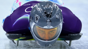 Zelenski justific&oacute; uso de un casco con fotos de atletas de Ucrania muertos por Rusia