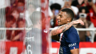 Foot: Paris et Mbapp&eacute; en d&eacute;monstration 