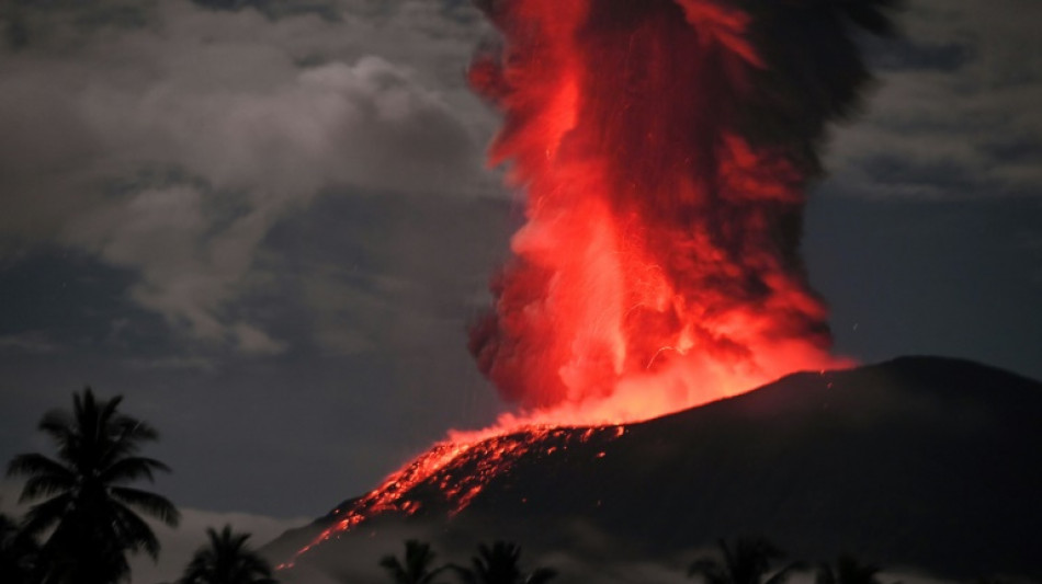 Erupci&oacute;n del monte Ibu en Indonesia