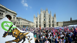 La extrema derecha europea protesta en Mil&aacute;n contra el "tsunami" migratorio