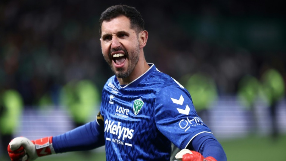 Substitute 'keeper sends Saint-Etienne into promotion play-off