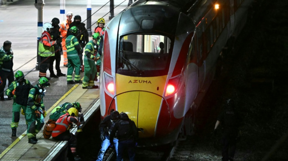 Autor de ataque com faca em trem ingl&ecirc;s &eacute; indiciado por agress&otilde;es anteriores