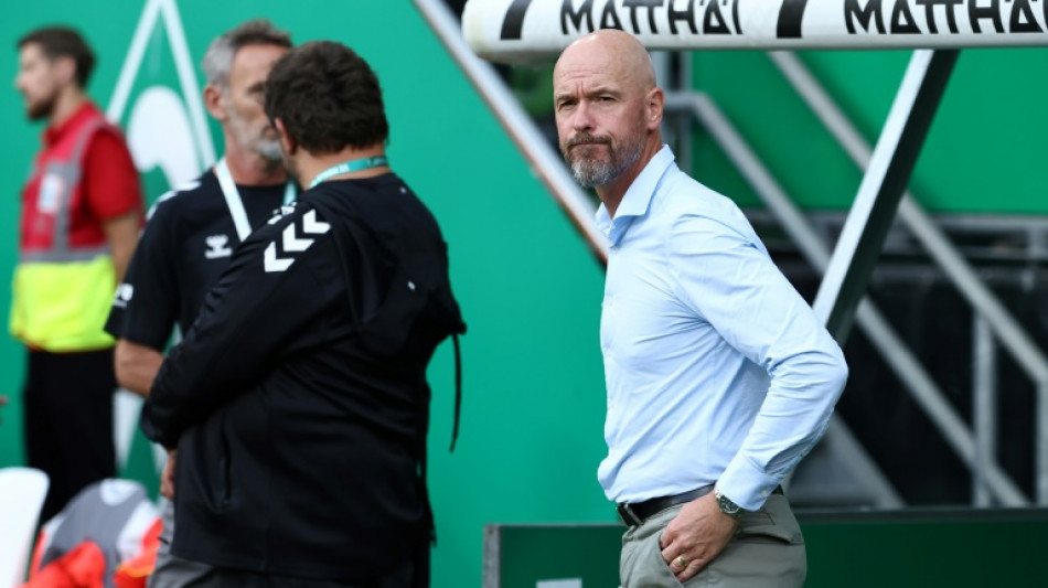 Bayer Leverkusen demite o t&eacute;cnico Erik ten Hag ap&oacute;s duas rodadas da Bundesliga