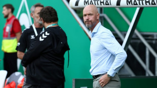 Bayer Leverkusen demite o t&eacute;cnico Erik ten Hag ap&oacute;s duas rodadas da Bundesliga