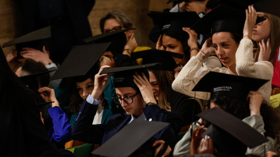 Qs, atenei italiani migliorano performance occupabilit&agrave; laureati