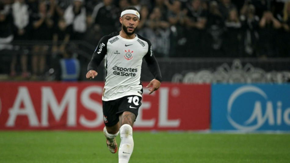 Corinthians anuncia renova&ccedil;&atilde;o de Memphis Depay at&eacute; julho de 2028