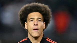 Meia belga Axel Witsel assina com o Nice