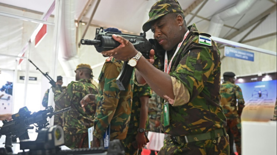 India presenta a &Aacute;frica equipos de defensa "asequibles" de fabricaci&oacute;n local