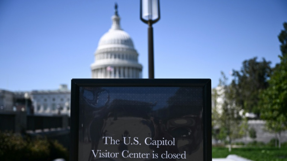 El cierre del gobierno en EEUU frustra a turistas en Washington