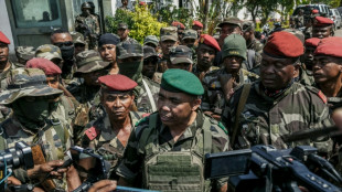 Erste Soldaten in Madagaskar schlie&szlig;en sich Protesten gegen Regierung an