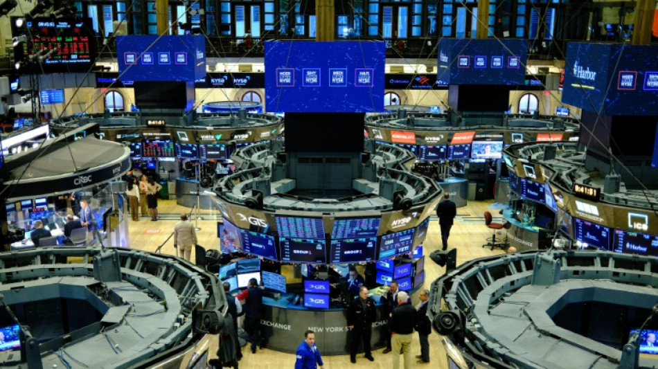 Wall Street termine en hausse, records du S&P 500 et du Dow Jones