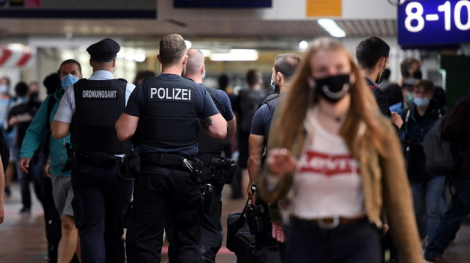 Sturzbetrunkener Vater torkelt mit Baby durch M&uuml;nchner Bahnhof
