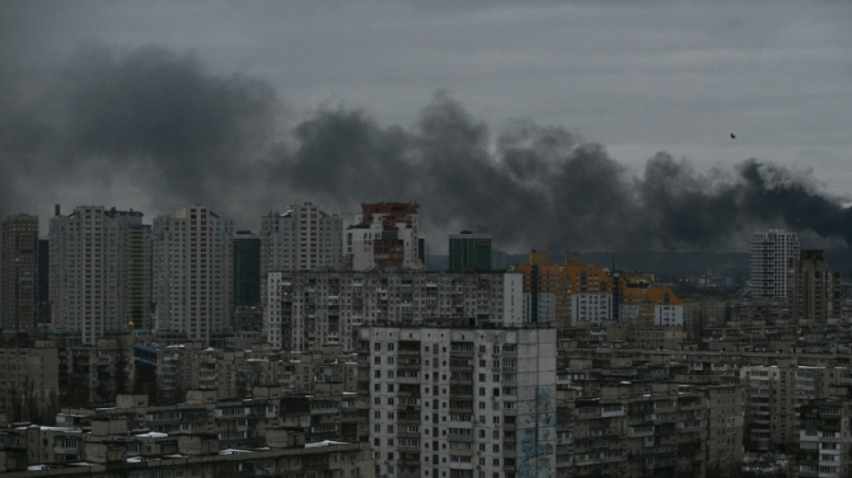 Zelensky au Canada avant sa rencontre avec Trump, la Russie bombarde Kiev