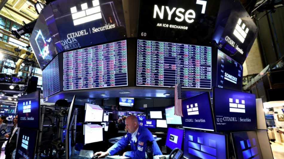 Wall Street cl&ocirc;ture en nette baisse, la tech d&eacute;raille 

