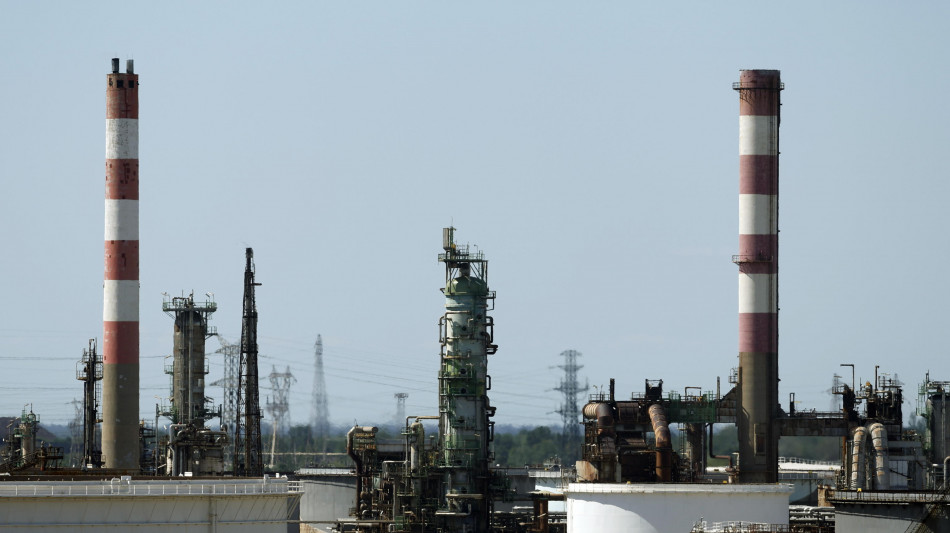 Il petrolio chiude in rialzo a New York a 106,42 dollari