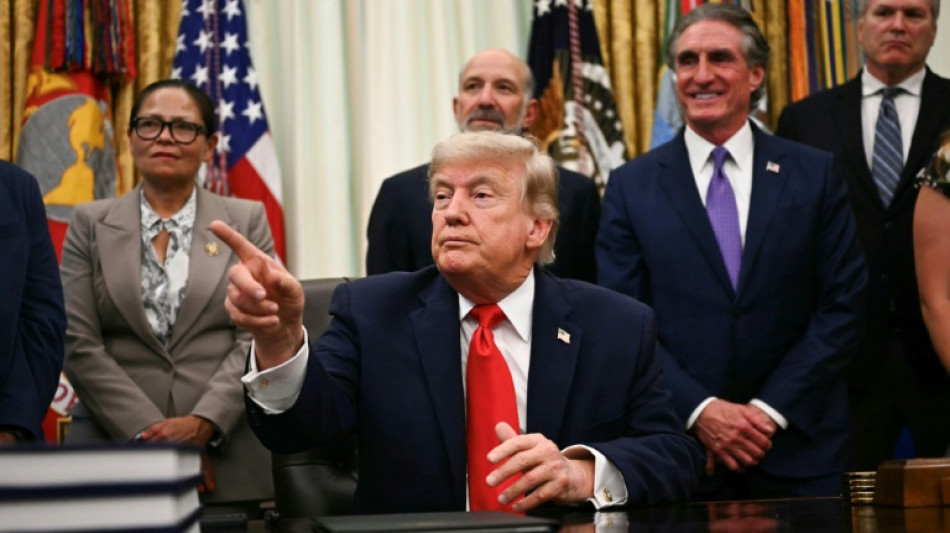 Trump afirma que acordo com Ir&atilde; ser&aacute; assinado no domingo e Ormuz permanecer&aacute; aberto
