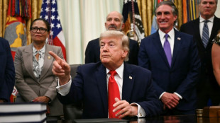 Trump afirma que acordo com Ir&atilde; ser&aacute; assinado no domingo e Ormuz permanecer&aacute; aberto