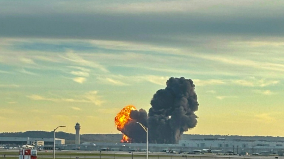 Sobe para 13 n&uacute;mero de mortos em acidente com avi&atilde;o de carga nos EUA