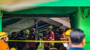 Indonésie: 91 personnes sous les décombres d'une école effondrée, attente angoissée des parents