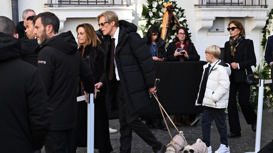 In diecimila a Roma per salutare Valentino, domani i funerali