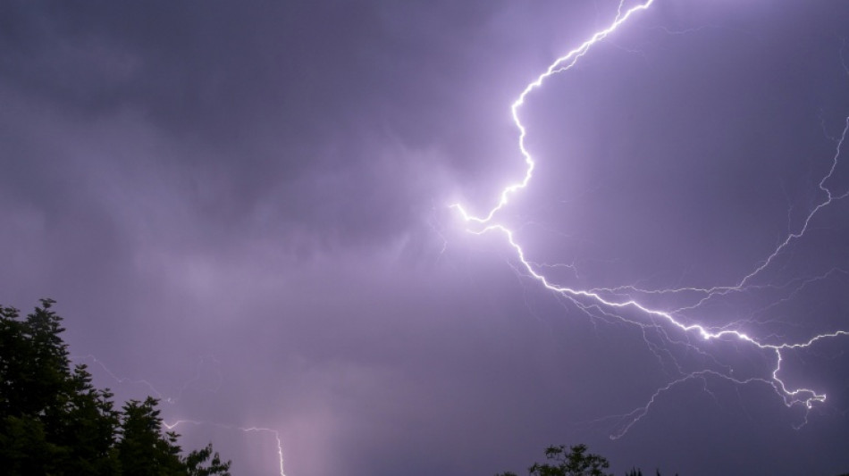 Alerte orange aux orages pour 21 d&eacute;partements du Centre-Est apr&egrave;s de premi&egrave;res chutes de gr&ecirc;le