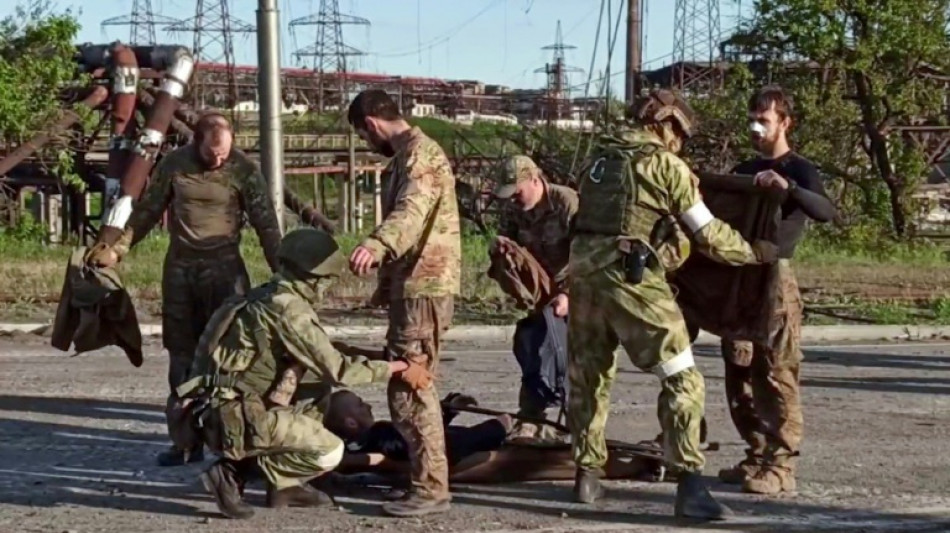 Ucrania contin&uacute;a evacuaci&oacute;n de Azovstal y celebra primer juicio por crimen de guerra