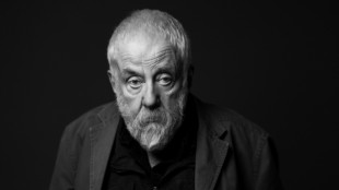 El director brit&aacute;nico Mike Leigh lamenta no poder hacer "100 pel&iacute;culas m&aacute;s" por su enfermedad