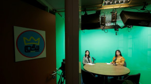 Desde Par&iacute;s, un canal de televisi&oacute;n ofrece un "respiro" a los hogares afganos