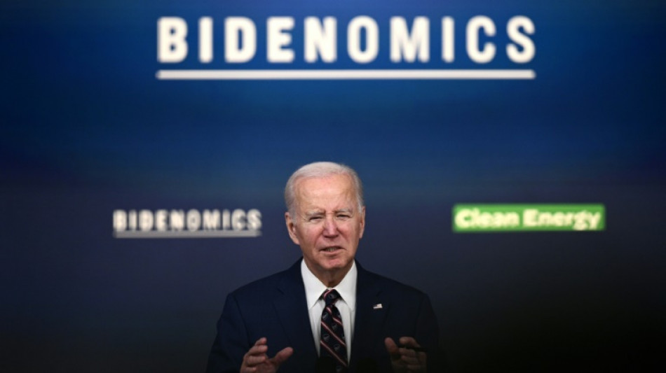 Biden pinta la econom&iacute;a de un color de rosa que los votantes no ven
