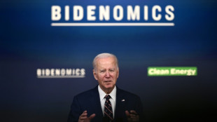 Biden pinta la econom&iacute;a de un color de rosa que los votantes no ven