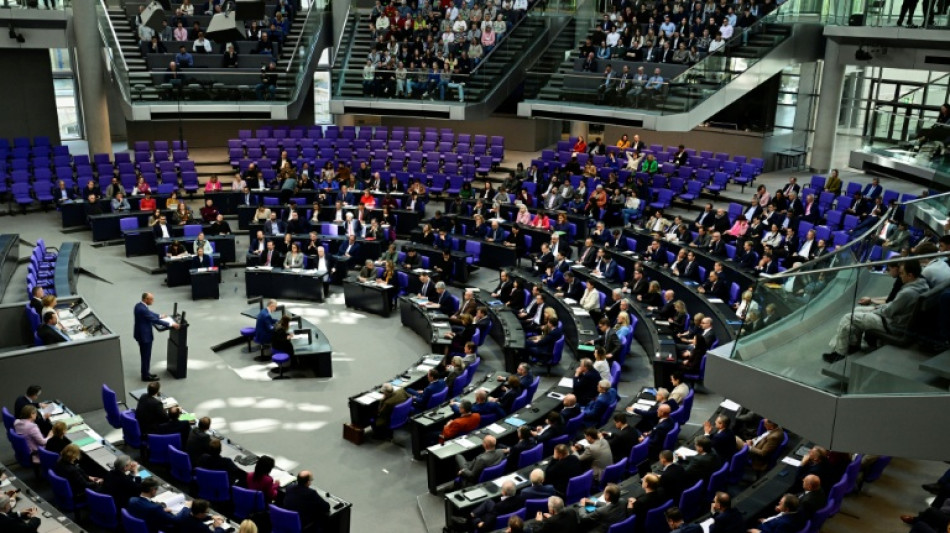CSU-Minister Dobrindt und Rainer stehen Bundestag Rede und Antwort