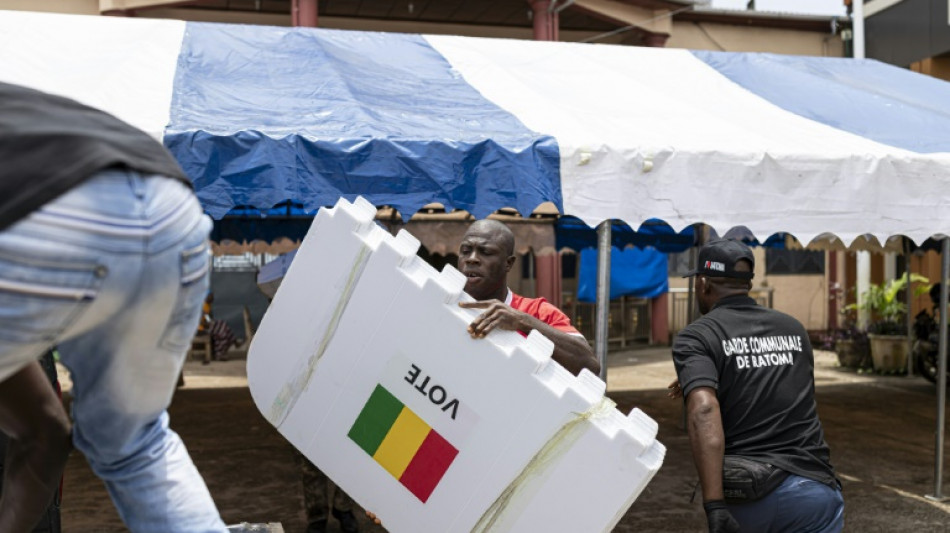 Guinea stimmt &uuml;ber umstrittene neue Verfassung ab - Opposition boykottiert Wahl