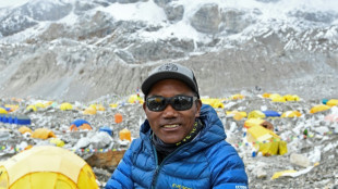 Alpinista nepal&ecirc;s bate recorde ao escalar o Everest pela 28&ordf; vez