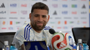 'Precisamos ter humildade', diz Otamendi sobre a atual campe&atilde; Argentina