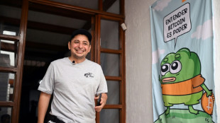 El bitcoin convirti&oacute; en empresario a un taxista de El Salvador