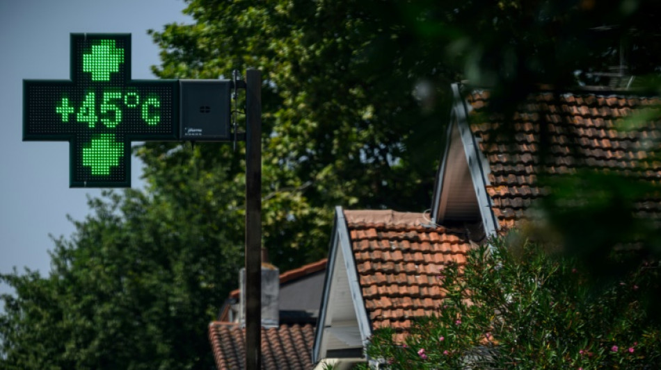 Canicule: une grande partie de la France &eacute;touffe, le mercure bat des records