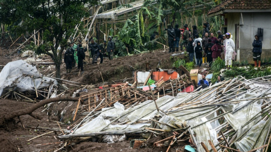 Indon&eacute;sie: huit morts et plus de 80 disparus dans un glissement de terrain
